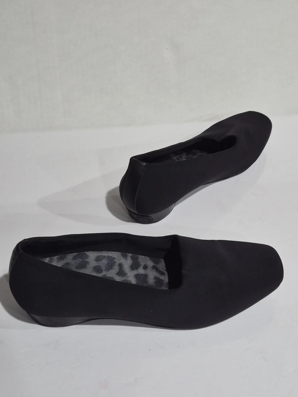 Vionic Women's Black Slip-On Flats Size 11